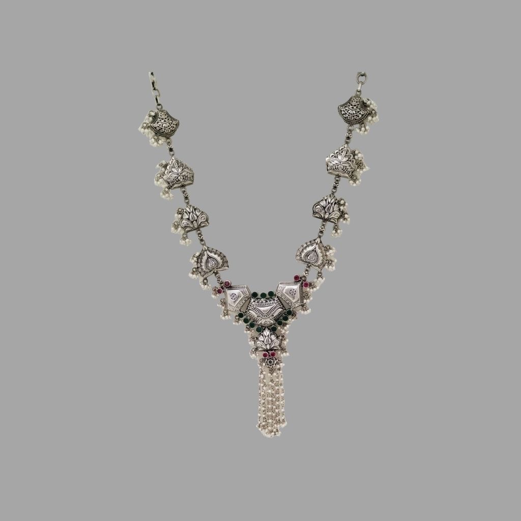 https://www.jewelnidhi.com/img/1609575254AQ NECK 0047.jpg